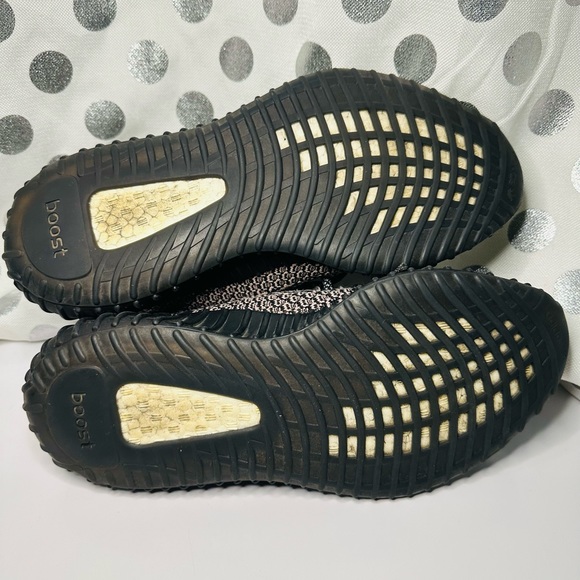 Adidas Yeezys - Picture 6 of 10